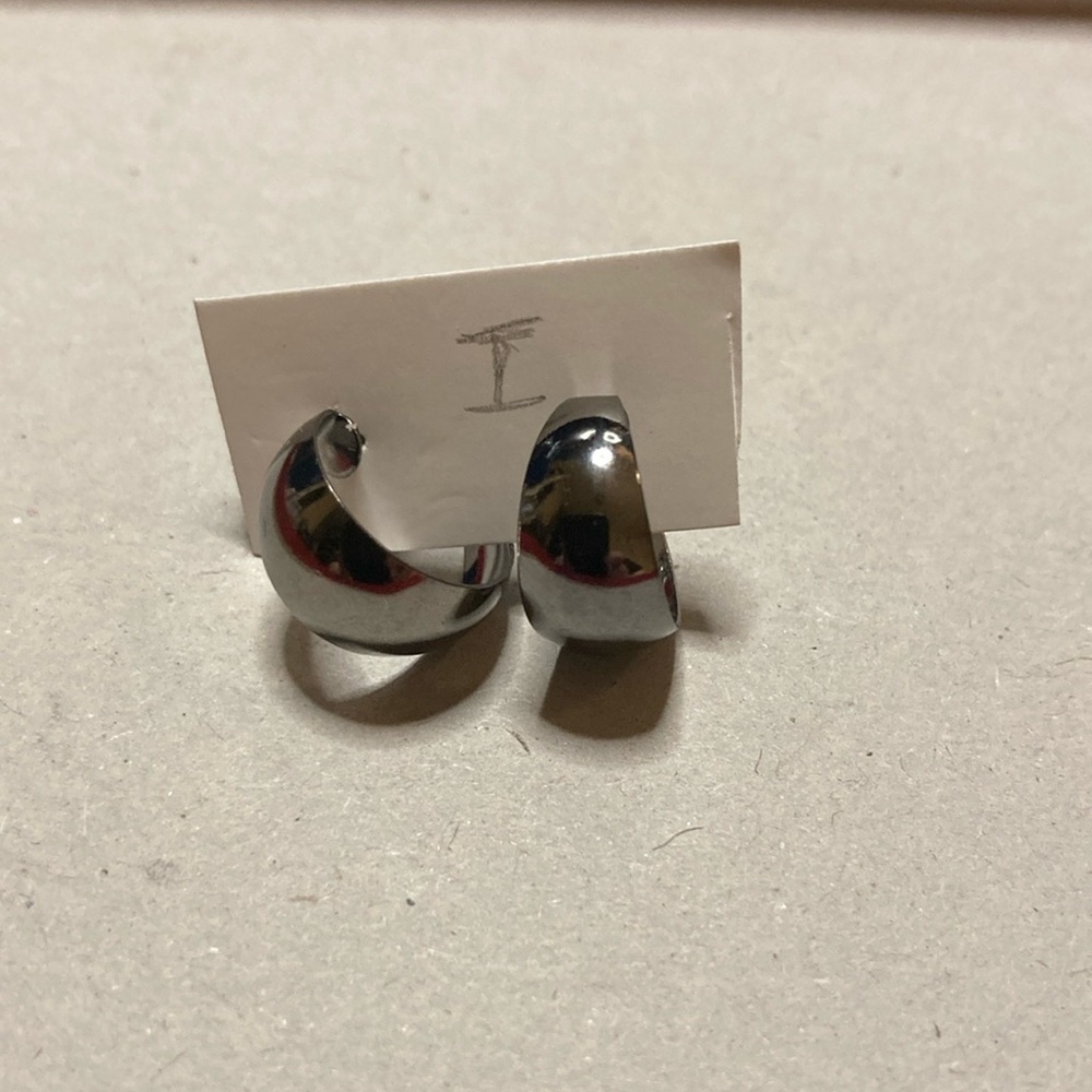 *BOGO FREE* Silver rounded hoop earrings